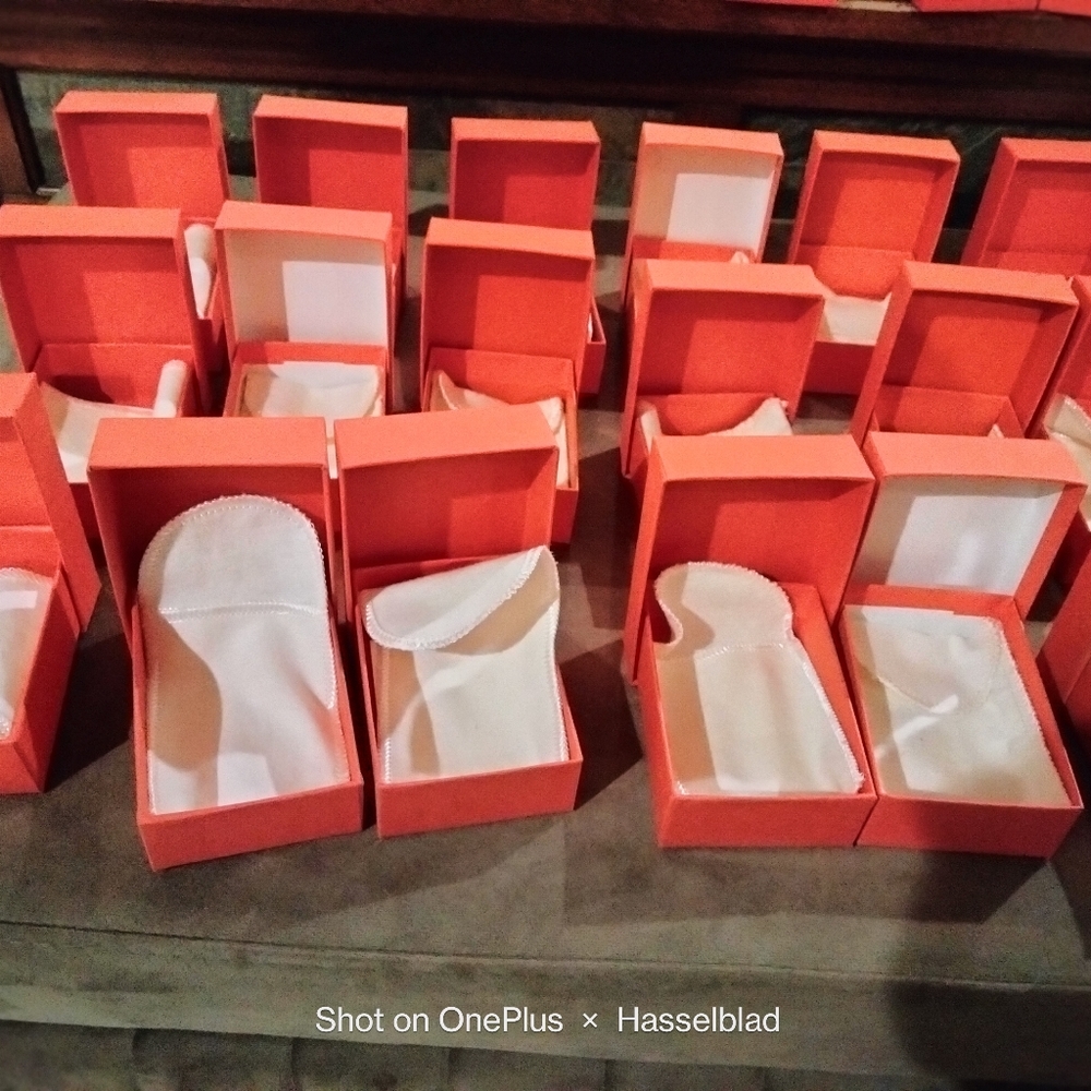 Empty boxes from James Avery, 3 gift bags and med size pouch.